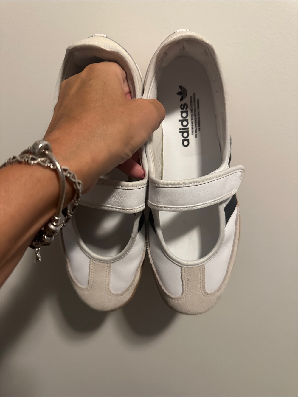adidas women’s us10 uk 8.5 White & Black Samba Velcro Sneaker Gum Sole Mary Jane - Picture 4 of 6